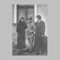 029-0012 Maria Maschitzki in der Uniform ihres Bruders .jpg